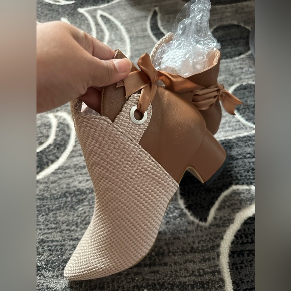 boots - Picture 5 of 7